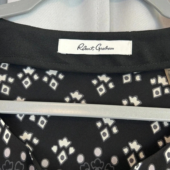 Robert Graham Flutter Sleeve Print Handkerchief Hem Silk  Dress Size Small - Picture 3 of 8